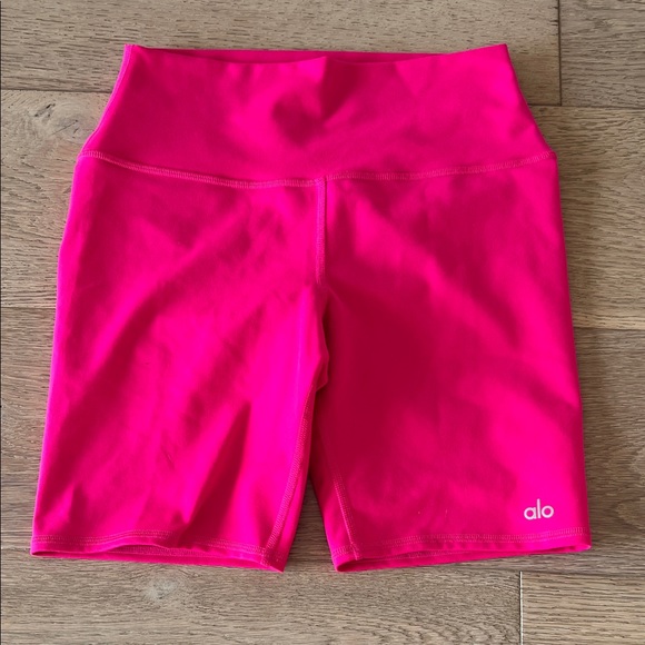 ALO Yoga Pants - ALO Yoga Women's Bright Pink Bike Shorts